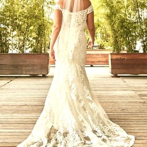 Oleg Cassini Original Wedding Gown, 18W, Antique Ivory, Brand New/Never Worn